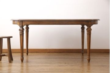 ヴィンテージ家具　DREXEL HERITAGE(ドレクセルヘリテイジ)　Grand Villa(グランドヴィラ)　ウォールナット材　凝った天板のデザインがおしゃれな希少モデルのダイニングテーブル(エクステンションテーブル、パーティーテーブル、4人掛け、6人掛け、ビンテージ)(R-051009)