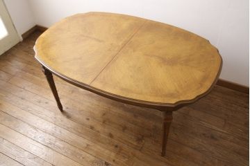 ヴィンテージ家具　DREXEL HERITAGE(ドレクセルヘリテイジ)　Grand Villa(グランドヴィラ)　ウォールナット材　凝った天板のデザインがおしゃれな希少モデルのダイニングテーブル(エクステンションテーブル、パーティーテーブル、4人掛け、6人掛け、ビンテージ)(R-051009)