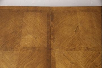 ヴィンテージ家具　DREXEL HERITAGE(ドレクセルヘリテイジ)　Grand Villa(グランドヴィラ)　ウォールナット材　凝った天板のデザインがおしゃれな希少モデルのダイニングテーブル(エクステンションテーブル、パーティーテーブル、4人掛け、6人掛け、ビンテージ)(R-051009)