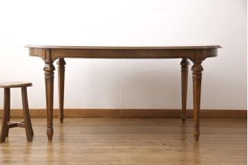 ヴィンテージ家具　DREXEL HERITAGE(ドレクセルヘリテイジ)　Grand Villa(グランドヴィラ)　ウォールナット材　凝った天板のデザインがおしゃれな希少モデルのダイニングテーブル(エクステンションテーブル、パーティーテーブル、4人掛け、6人掛け、ビンテージ)(R-051009)