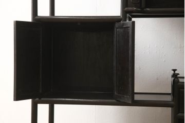 和製アンティーク　指物家具　紫檀(シタン)無垢材　独特な模様がアジアン風な雰囲気を演出する時代飾り棚(茶棚、収納棚、戸棚)(R-051012)
