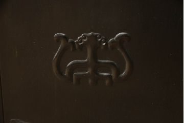 和製アンティーク　指物家具　紫檀(シタン)無垢材　独特な模様がアジアン風な雰囲気を演出する時代飾り棚(茶棚、収納棚、戸棚)(R-051012)