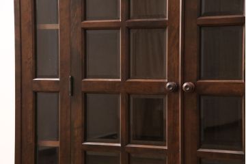 中古　北海道民芸家具　脚(台輪)付きリメイク　落ち着きのある色合いとクラシカルな佇まいが魅力のサイドキャビネット(収納棚、飾り棚、本箱、ブックケース)(R-051020)