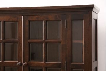 中古　北海道民芸家具　脚(台輪)付きリメイク　落ち着きのある色合いとクラシカルな佇まいが魅力のサイドキャビネット(収納棚、飾り棚、本箱、ブックケース)(R-051020)