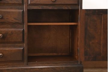 中古　北海道民芸家具　天板付きリメイク　収納力抜群!落ち着いた空間づくりにおすすめのサイドボード(収納棚、リビングボード)(R-051021)