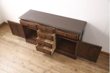 中古　北海道民芸家具　天板付きリメイク　収納力抜群!落ち着いた空間づくりにおすすめのサイドボード(収納棚、リビングボード)(R-051021)