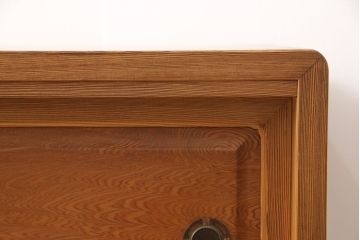 中古　国産高級家具　屋久杉・中桐材　上品な屋久杉の杢目が上質な空間づくりに活躍するローボード(テレビ台、収納棚、戸棚)(R-051022)