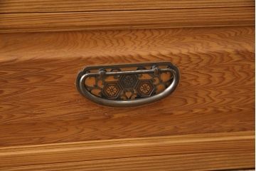 中古　国産高級家具　屋久杉・中桐材　上品な屋久杉の杢目が上質な空間づくりに活躍するローボード(テレビ台、収納棚、戸棚)(R-051022)
