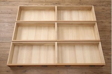 中古　国産高級家具　屋久杉・中桐材　上品な屋久杉の杢目が上質な空間づくりに活躍するリビングボード(チェスト、引き出し、テレビ台)(R-051024)