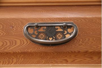 中古　国産高級家具　屋久杉・中桐材　上品な屋久杉の杢目が上質な空間づくりに活躍するリビングボード(チェスト、引き出し、テレビ台)(R-051024)