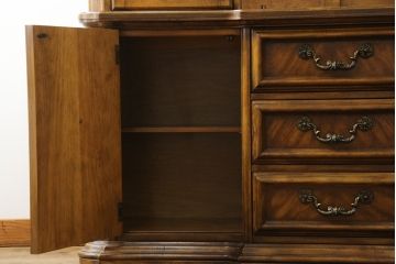 中古　美品　アメリカ　スタンレー社(stanley)　凝ったつくりが魅力的な照明付きのキャビネット(収納棚、戸棚)(R-051027)