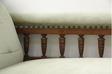 イギリスアンティーク　オーク材　優雅な雰囲気づくりにおすすめ!クラシカルなシェーズロング(カウチソファ、長椅子)(R-051028)