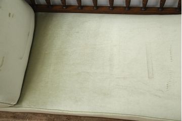 イギリスアンティーク　オーク材　優雅な雰囲気づくりにおすすめ!クラシカルなシェーズロング(カウチソファ、長椅子)(R-051028)