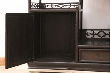 和製アンティーク　時代物　本シタン(紫檀)材　希少品!繊細な彫り装飾が見事な大型の飾り棚(茶棚、収納棚、戸棚)(R-051037)