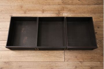 和製アンティーク　時代物　本シタン(紫檀)材　希少品!繊細な彫り装飾が見事な大型の飾り棚(茶棚、収納棚、戸棚)(R-051037)
