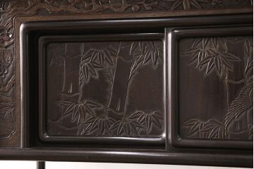 和製アンティーク　時代物　本シタン(紫檀)材　希少品!繊細な彫り装飾が見事な大型の飾り棚(茶棚、収納棚、戸棚)(R-051037)