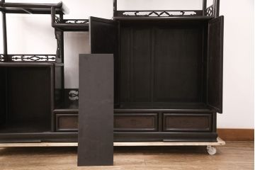 和製アンティーク　時代物　本シタン(紫檀)材　希少品!繊細な彫り装飾が見事な大型の飾り棚(茶棚、収納棚、戸棚)(R-051037)