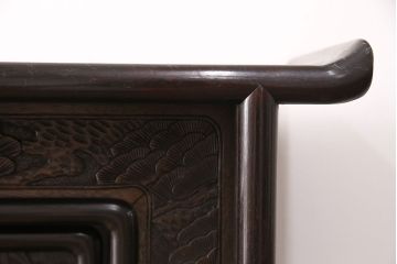 和製アンティーク　時代物　本シタン(紫檀)材　希少品!繊細な彫り装飾が見事な大型の飾り棚(茶棚、収納棚、戸棚)(R-051037)