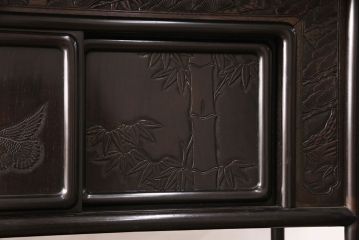 和製アンティーク　時代物　本シタン(紫檀)材　希少品!繊細な彫り装飾が見事な大型の飾り棚(茶棚、収納棚、戸棚)(R-051037)