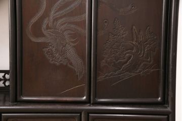 和製アンティーク　時代物　本シタン(紫檀)材　希少品!繊細な彫り装飾が見事な大型の飾り棚(茶棚、収納棚、戸棚)(R-051037)