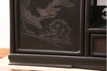 和製アンティーク　時代物　本シタン(紫檀)材　希少品!繊細な彫り装飾が見事な大型の飾り棚(茶棚、収納棚、戸棚)(R-051037)