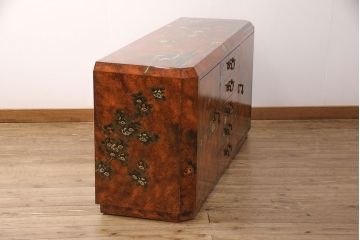 ヴィンテージ家具　繊細な絵柄が目を引くシノワズリ様式のサイドボード(リビングボード、引き出し、収納棚、ビンテージ)(R-051038)
