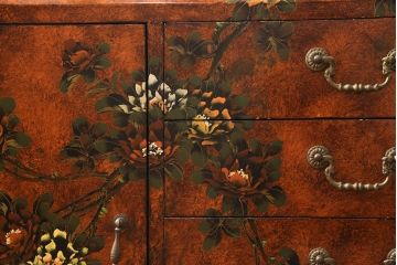 ヴィンテージ家具　繊細な絵柄が目を引くシノワズリ様式のサイドボード(リビングボード、引き出し、収納棚、ビンテージ)(R-051038)