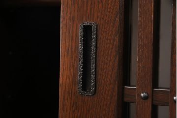 中古　美品　国産　ケヤキ材　縦桟が上品な和の趣を演出する水屋箪笥(食器棚、和風キャビネット、収納棚)(定価約60万円)(R-051040)
