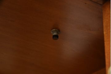 中古　横浜クラシック家具　ダニエル(Daniel)　アーリーアメリカン　A-214　温かみのある空間を演出するガラスケース(飾り棚、キュリオケース、コレクションケース、キャビネット)(定価約67万円)(R-051041)