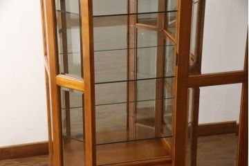 中古　横浜クラシック家具　ダニエル(Daniel)　アーリーアメリカン　A-214　温かみのある空間を演出するガラスケース(飾り棚、キュリオケース、コレクションケース、キャビネット)(定価約67万円)(R-051041)
