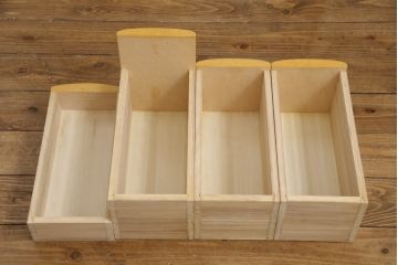 中古　IDC大塚家具　アベイル　バーズアイ(鳥眼杢)　メープル　温かみのある色合いと滑らかで美しい木肌がラグジュアリーな空間を演出するドレッサー、チェアセット(鏡台、姿見)(定価約24万円)(R-051043)