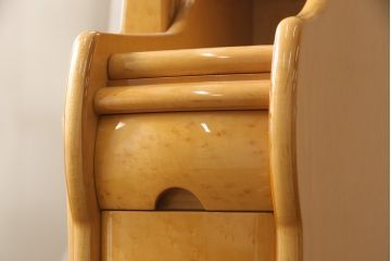 中古　IDC大塚家具　アベイル　バーズアイ(鳥眼杢)　メープル　温かみのある色合いと滑らかで美しい木肌がラグジュアリーな空間を演出するドレッサー、チェアセット(鏡台、姿見)(定価約24万円)(R-051043)