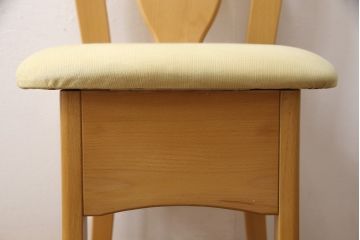 中古　IDC大塚家具　アベイル　バーズアイ(鳥眼杢)　メープル　温かみのある色合いと滑らかで美しい木肌がラグジュアリーな空間を演出するドレッサー、チェアセット(鏡台、姿見)(定価約24万円)(R-051043)