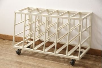 ヴィンテージ家具　ホワイトカラーのアイアンフレームと木箱の組み合わせがおしゃれな収納棚(部品入れ、陳列棚、パーツ入れ、店舗什器、小物収納、ビンテージ)(R-051044)