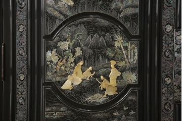 中古　最高級品　希少!豪華絢爛な装飾が存在感を放つ螺鈿細工のワードローブ(衣装タンス、収納棚、洋服タンス)(定価約500万円)(R-051045)