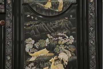 中古　最高級品　希少!豪華絢爛な装飾が存在感を放つ螺鈿細工のワードローブ(衣装タンス、収納棚、洋服タンス)(定価約500万円)(R-051045)
