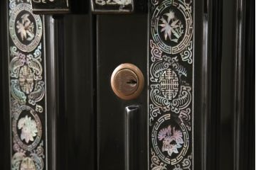 中古　最高級品　希少!豪華絢爛な装飾が存在感を放つ螺鈿細工のワードローブ(衣装タンス、収納棚、洋服タンス)(定価約500万円)(R-051045)