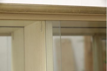 イギリスヴィンテージ　希少品!バラの絵柄が女性らしい可憐さを演出するガラスケース(陳列棚、ショーケース、キャビネット、ビンテージ)(R-051048)