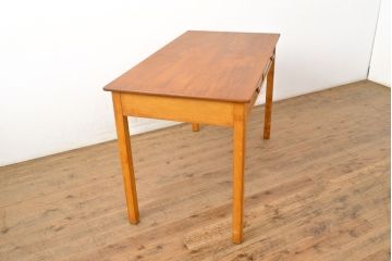 イギリスヴィンテージ　どんなお部屋にも合うシンプルデザイン!チーク材の色味が素敵なデスク(平机、在宅ワーク、在宅用テーブル、作業台、ビンテージ)(R-051049)