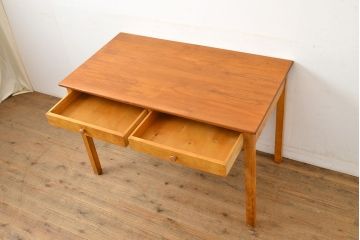 イギリスヴィンテージ　どんなお部屋にも合うシンプルデザイン!チーク材の色味が素敵なデスク(平机、在宅ワーク、在宅用テーブル、作業台、ビンテージ)(R-051049)
