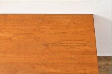 イギリスヴィンテージ　どんなお部屋にも合うシンプルデザイン!チーク材の色味が素敵なデスク(平机、在宅ワーク、在宅用テーブル、作業台、ビンテージ)(R-051049)