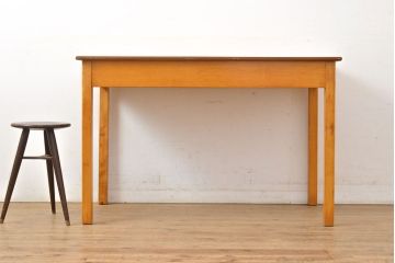 イギリスヴィンテージ　どんなお部屋にも合うシンプルデザイン!チーク材の色味が素敵なデスク(平机、在宅ワーク、在宅用テーブル、作業台、ビンテージ)(R-051049)