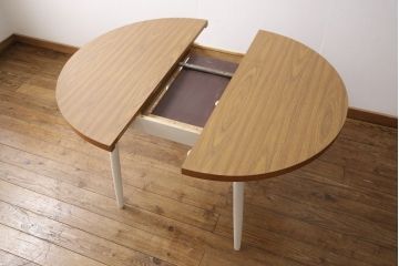 北欧ヴィンテージ　明るいカラーが和やかな空間を演出するエクステンションテーブル(ダイニングテーブル、ラウンドテーブル、食卓、ビンテージ)(R-051050)