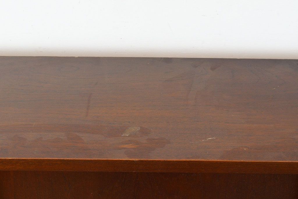 デンマークヴィンテージ　チーク材　北欧家具らしいスタイリッシュさが魅力のサイドボード(収納棚、戸棚、サイドキャビネット、ビンテージ)(R-051052)