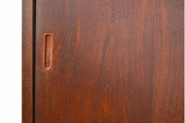 デンマークヴィンテージ　チーク材　北欧家具らしいスタイリッシュさが魅力のサイドボード(収納棚、戸棚、サイドキャビネット、ビンテージ)(R-051052)