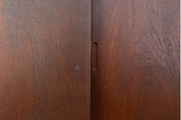 デンマークヴィンテージ　チーク材　北欧家具らしいスタイリッシュさが魅力のサイドボード(収納棚、戸棚、サイドキャビネット、ビンテージ)(R-051052)