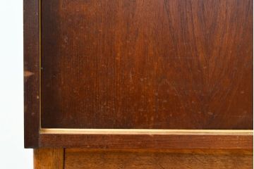 デンマークヴィンテージ　チーク材　北欧家具らしいスタイリッシュさが魅力のサイドボード(収納棚、戸棚、サイドキャビネット、ビンテージ)(R-051052)