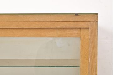 和製アンティーク　ナラ材の素朴な木肌がレトロな雰囲気を演出するガラスケース(収納棚、陳列棚、ショーケース)(R-051055)