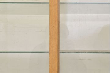 和製アンティーク　ナラ材の素朴な木肌がレトロな雰囲気を演出するガラスケース(収納棚、陳列棚、ショーケース)(R-051055)