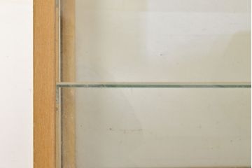 和製アンティーク　ナラ材の素朴な木肌がレトロな雰囲気を演出するガラスケース(収納棚、陳列棚、ショーケース)(R-051055)